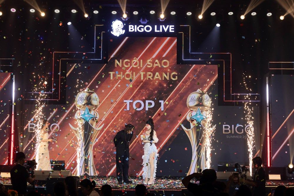 Khoảnh khắc trao giải quán quân trên sân khấu BIGO SUMMER 2026 tại Đà Nẵng